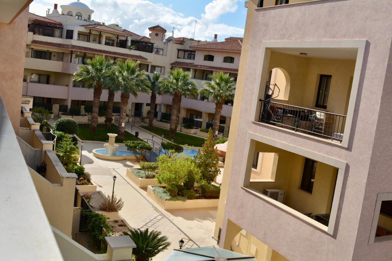 Queens Gardens - Kato Paphos - Next To Kings Ave Mall --- By Yiota 외부 사진