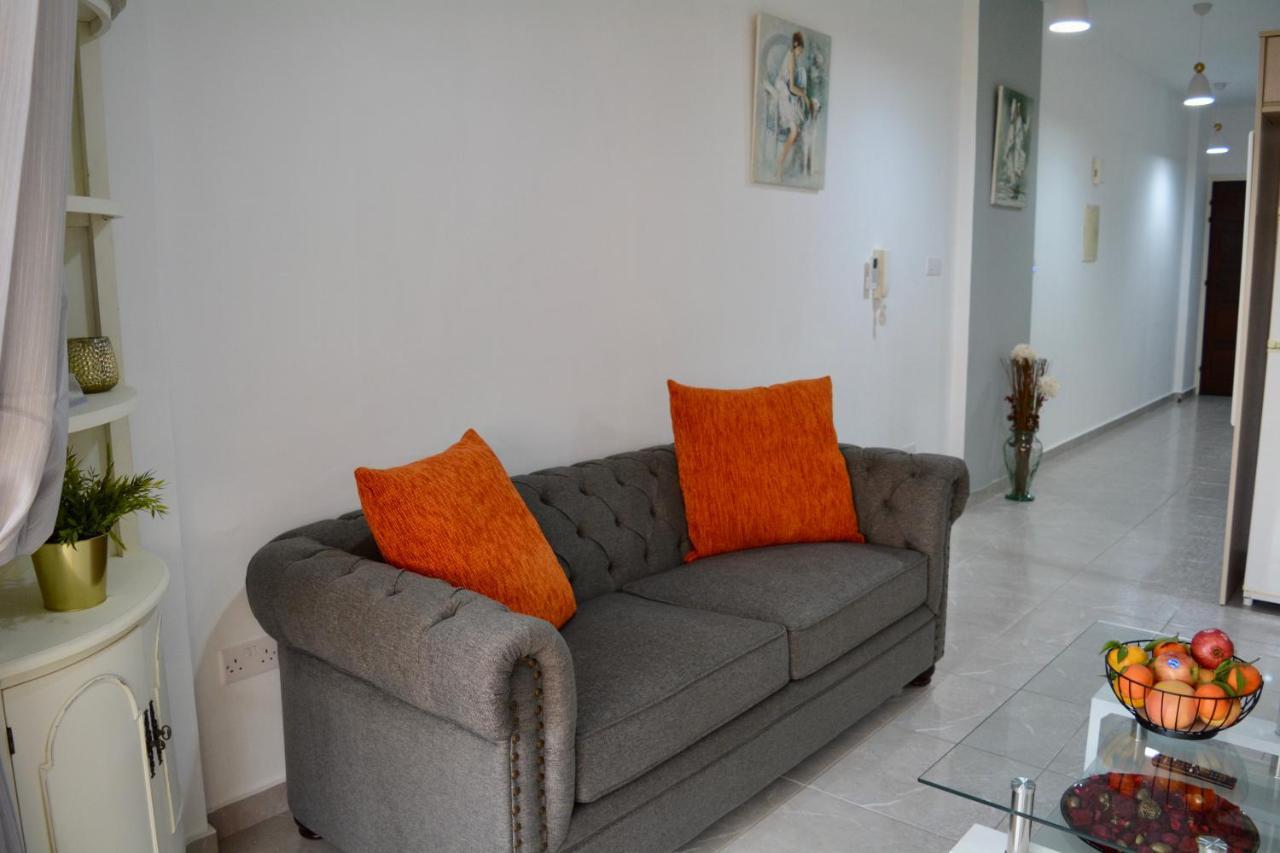 Queens Gardens - Kato Paphos - Next To Kings Ave Mall --- By Yiota 외부 사진
