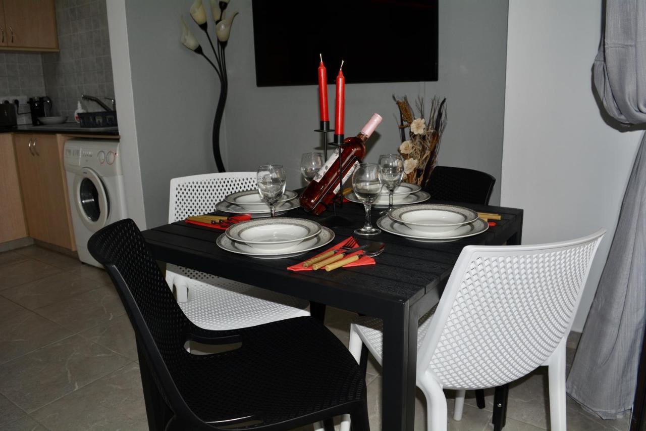 Queens Gardens - Kato Paphos - Next To Kings Ave Mall --- By Yiota 외부 사진