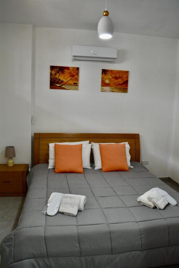 Queens Gardens - Kato Paphos - Next To Kings Ave Mall --- By Yiota 외부 사진