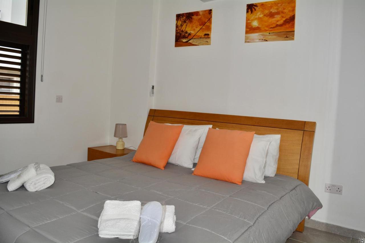 Queens Gardens - Kato Paphos - Next To Kings Ave Mall --- By Yiota 외부 사진